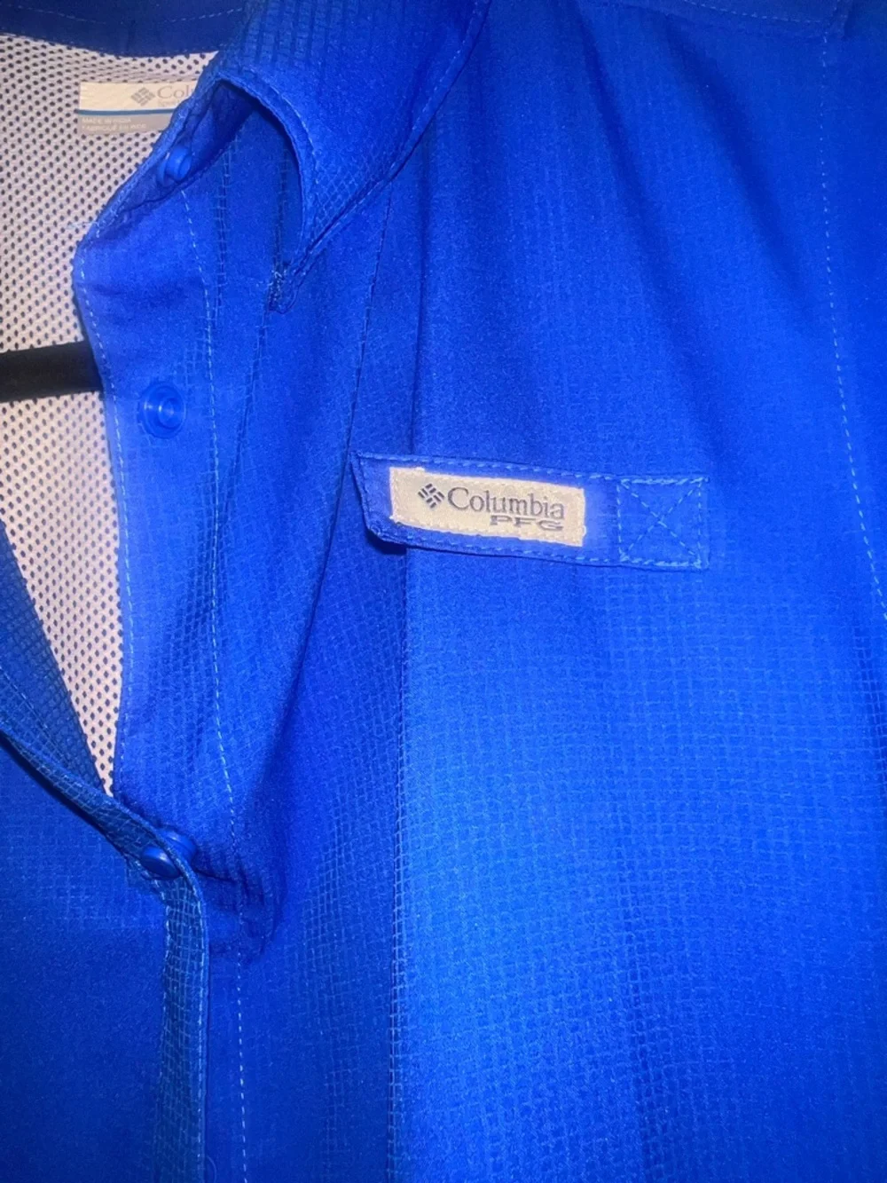 Columbia Women's Royal Blue Sun Protection Button-Up Shirt - Picture 5 of 7